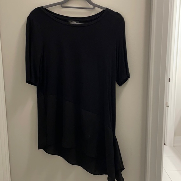 Lord & Taylor asymmetrical hem tshirt - Picture 1 of 2